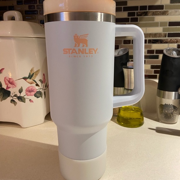 40oz Stanley - Picture 2 of 2